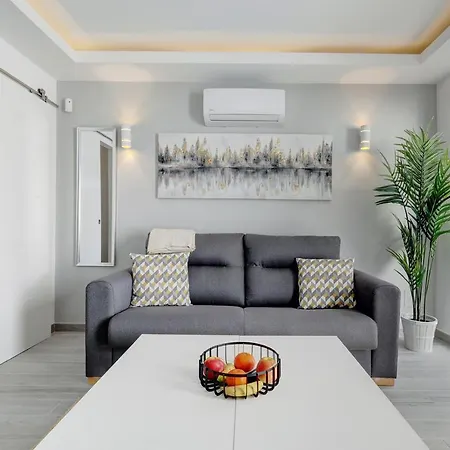 One Bedroom Walking Distance To Puerto Banus * Marbellac