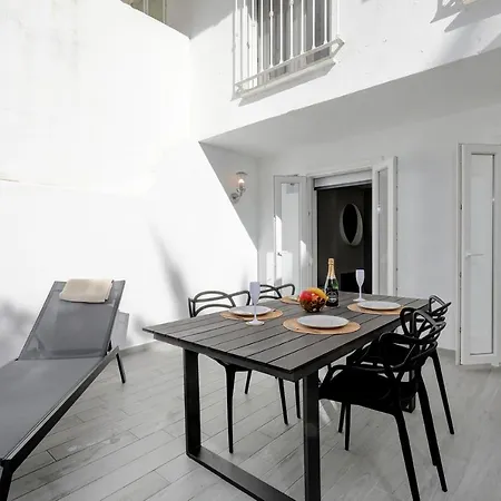 One Bedroom Walking Distance To Puerto Banus