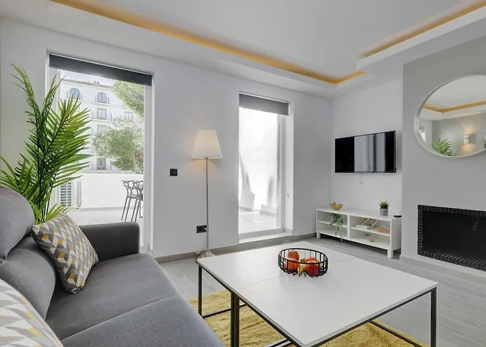 One Bedroom Walking Distance To Puerto Banus *