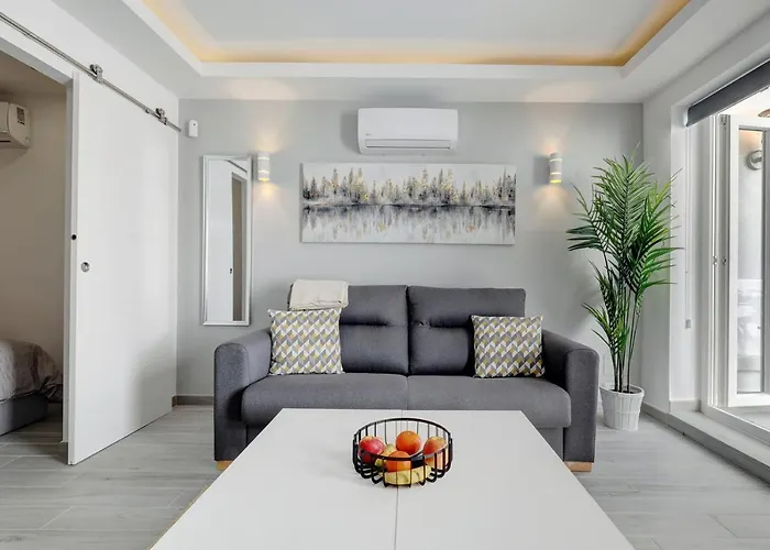 One Bedroom Walking Distance To Puerto Banus * Marbella