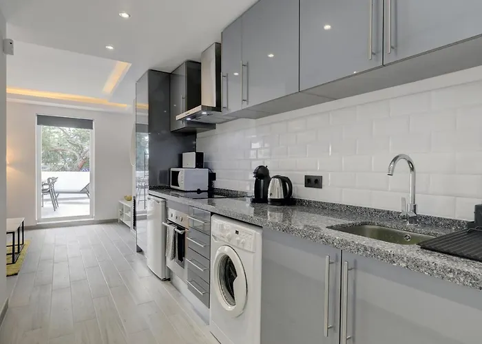 One Bedroom Walking Distance To Puerto Banus *