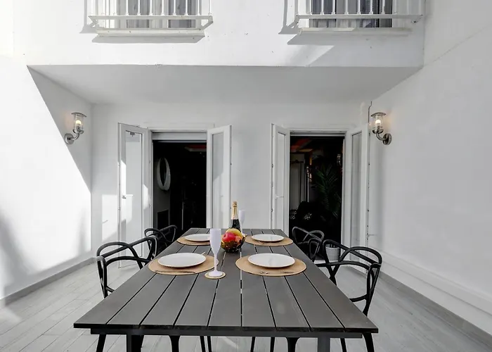 One Bedroom Walking Distance To Puerto Banus * Marbella