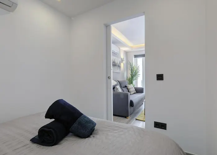 One Bedroom Walking Distance To Puerto Banus * Marbella